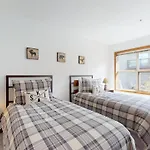 Spacious Family Home With Spectacular Views By Harmony Whistler