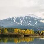 Spacious Family Home With Spectacular Views By Harmony Whistler