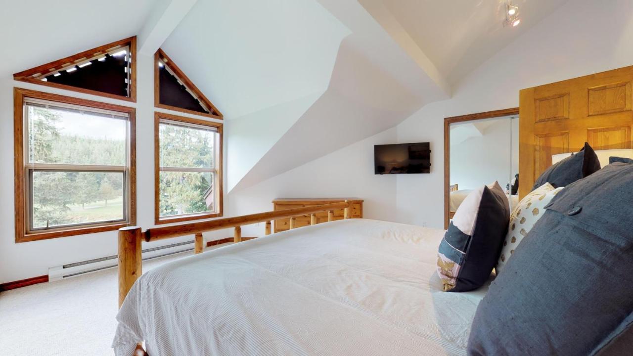 Spacious Family With Spectacular Views By Harmony * Whistler